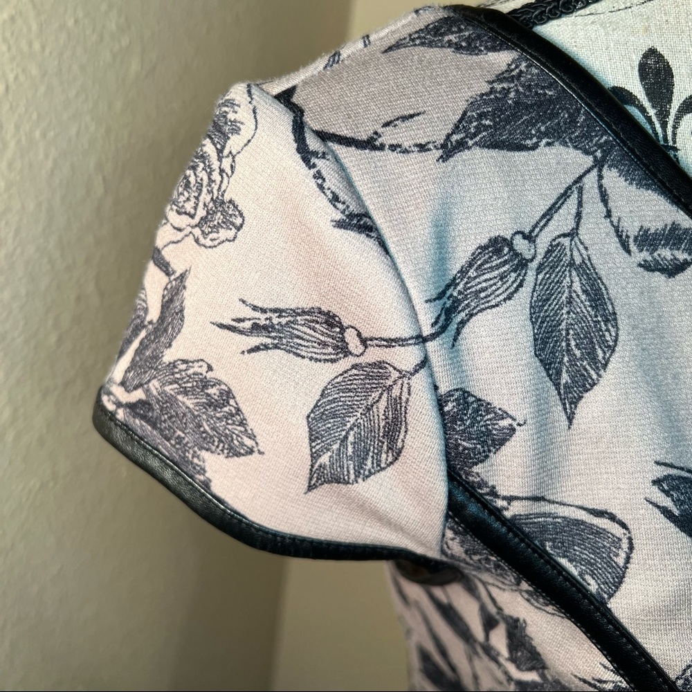 Maurice’s Cap-sleeve Dress with Floral Pattern and Faux-Leather Trim Sz … - Picture 3 of 9